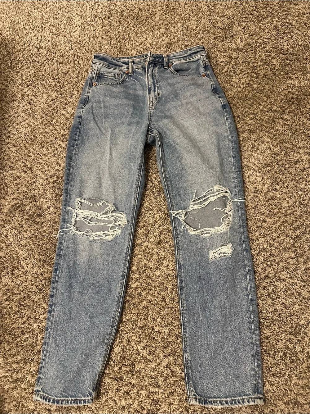 American Eagle Outfitters Light Blue Distressed Mom Jean